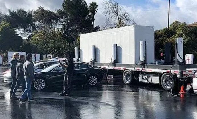 特斯拉又打破默守陳規(guī)！這次是預(yù)制混凝土部署充電樁！