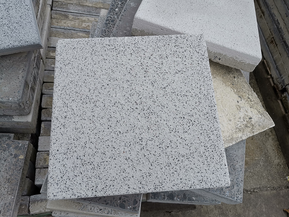 廣州白云透水磚首選<華堅(jiān)水泥構(gòu)件制品>,經(jīng)久耐用,規(guī)格齊全!