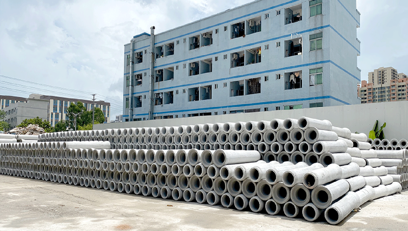 佛山順德水泥管道認(rèn)準(zhǔn)廣東華堅水泥制品,強(qiáng)度高,耐腐蝕,質(zhì)量可靠